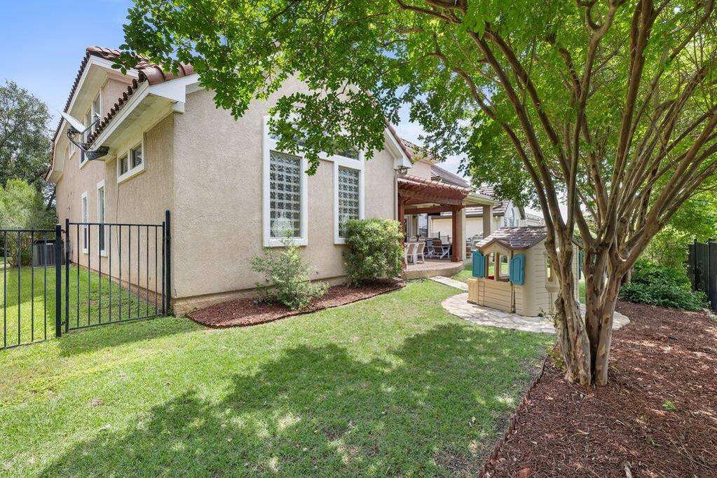 4 Bedroom Single Family Home/House's Image 33