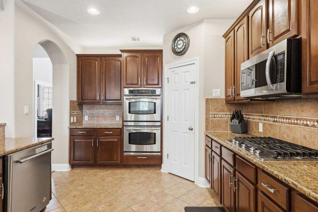 4 Bedroom Single Family Home/House's Image 3