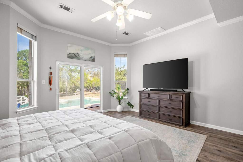 4 Bedroom Single Family Home/House's Image 8