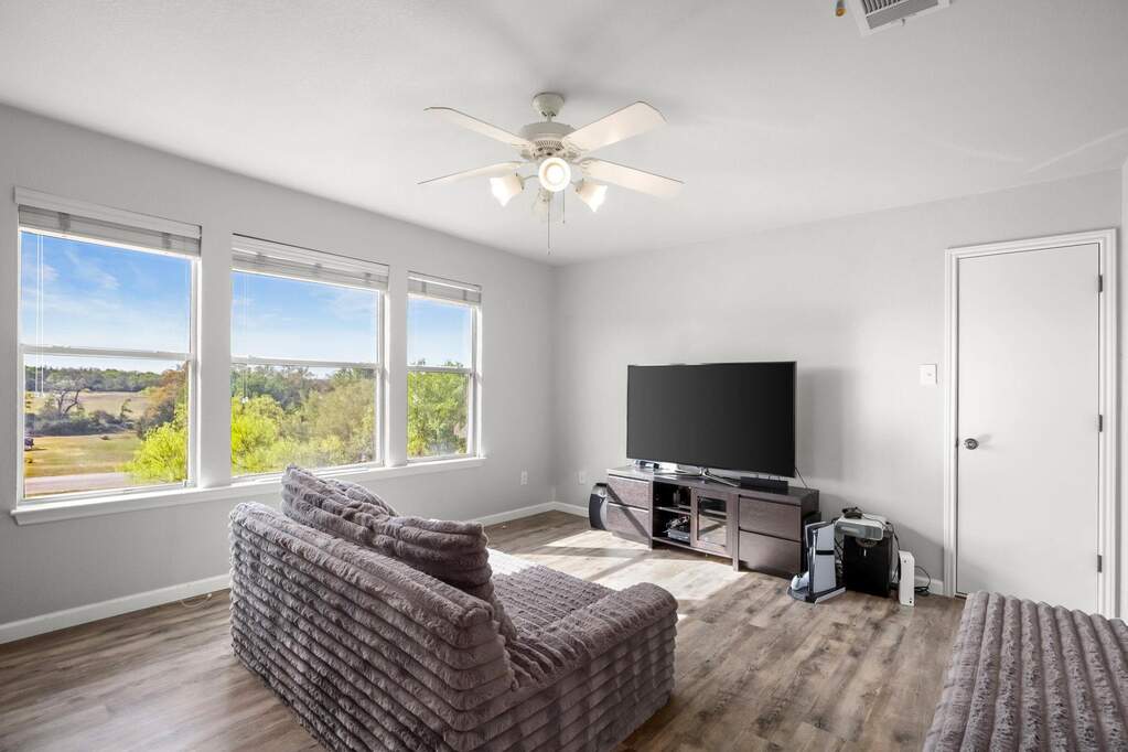 4 Bedroom Single Family Home/House's Image 12