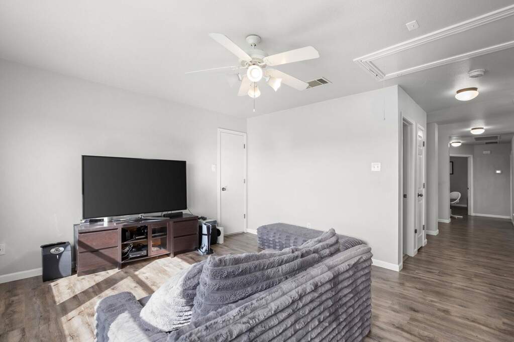 4 Bedroom Single Family Home/House's Image 13