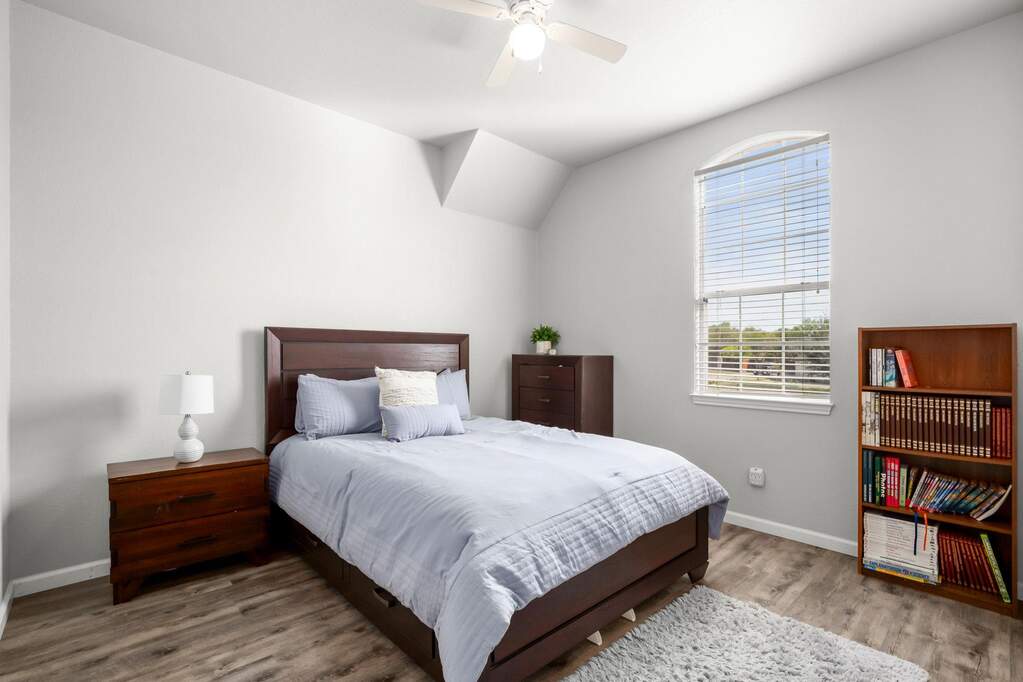 4 Bedroom Single Family Home/House's Image 15