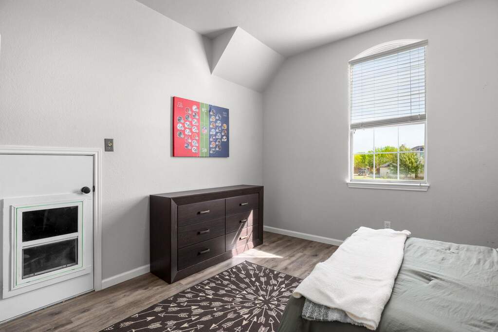 4 Bedroom Single Family Home/House's Image 18