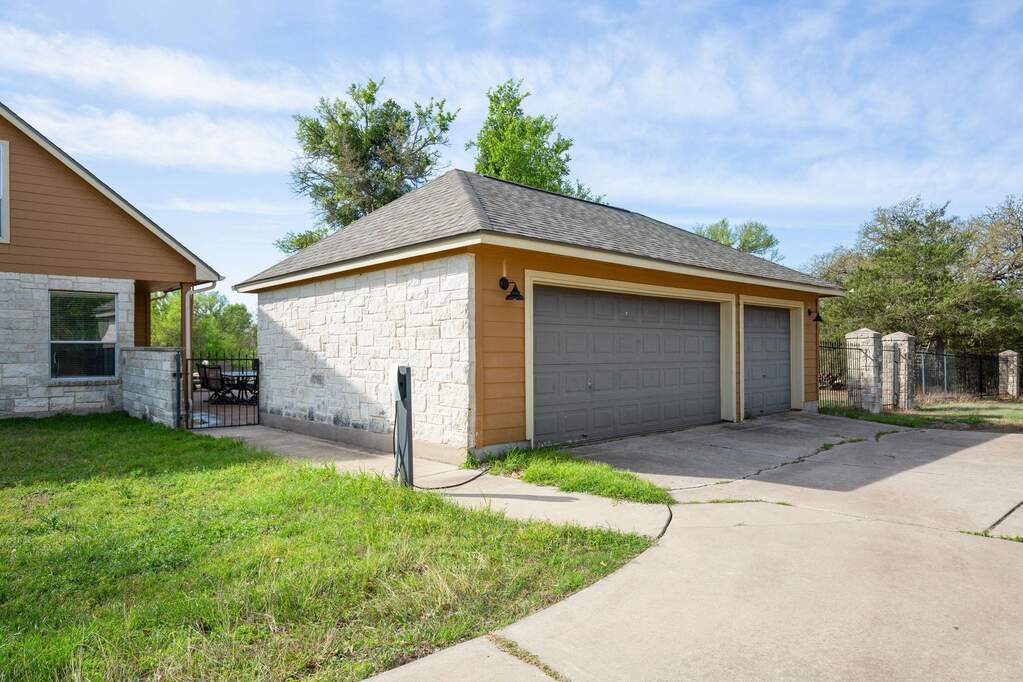 4 Bedroom Single Family Home/House's Image 30