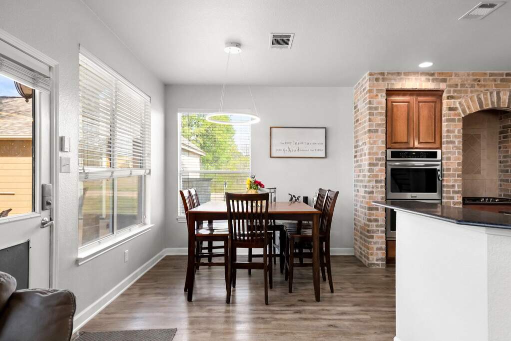4 Bedroom Single Family Home/House's Image 3