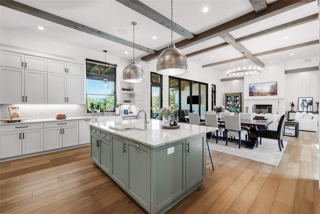 4 Bedroom Single Family Home/House's Image 7