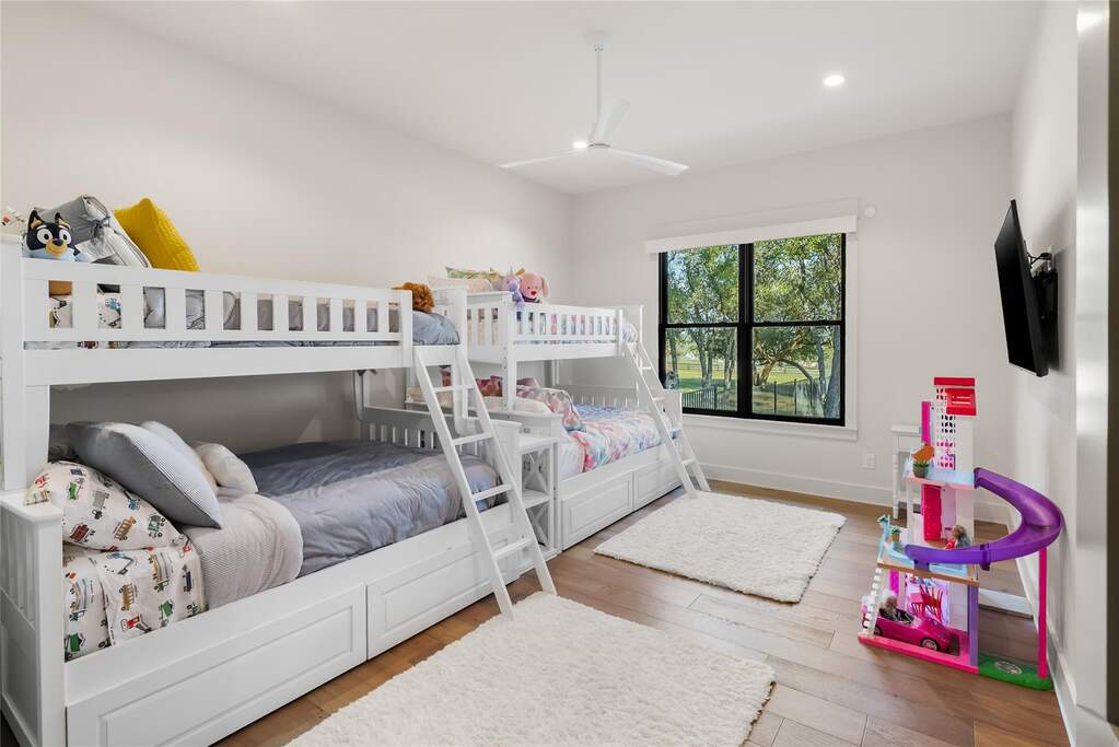4 Bedroom Single Family Home/House's Image 15