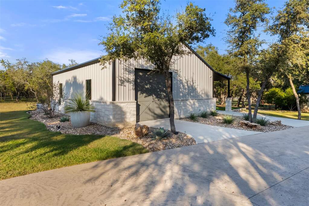 4 Bedroom Single Family Home/House's Image 28