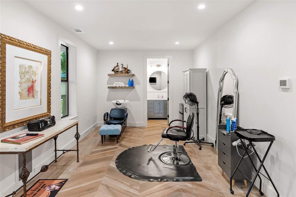 4 Bedroom Single Family Home/House's Image 30