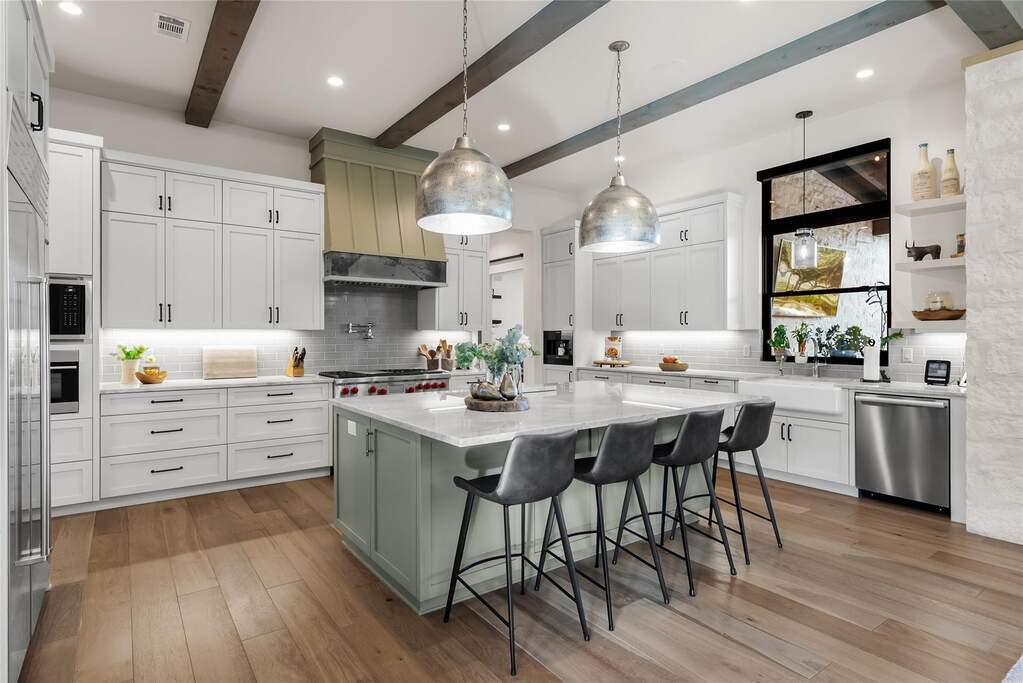 4 Bedroom Single Family Home/House's Image 4