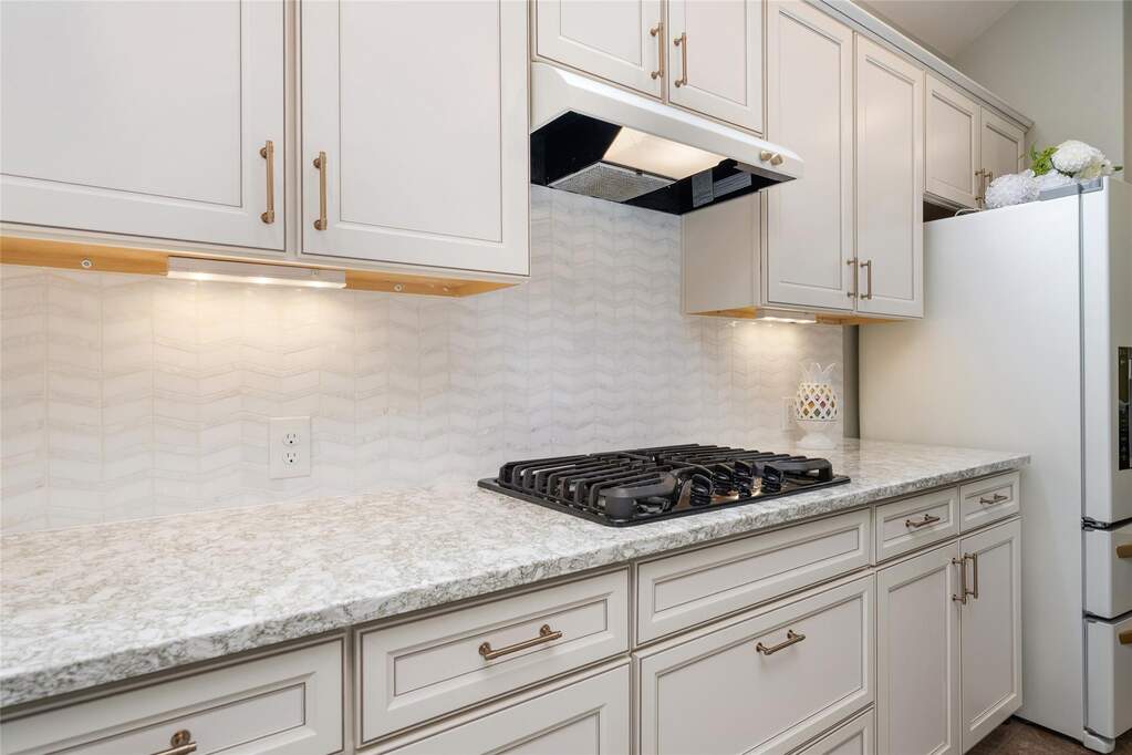 5 Bedroom Single Family Home/House's Image 11