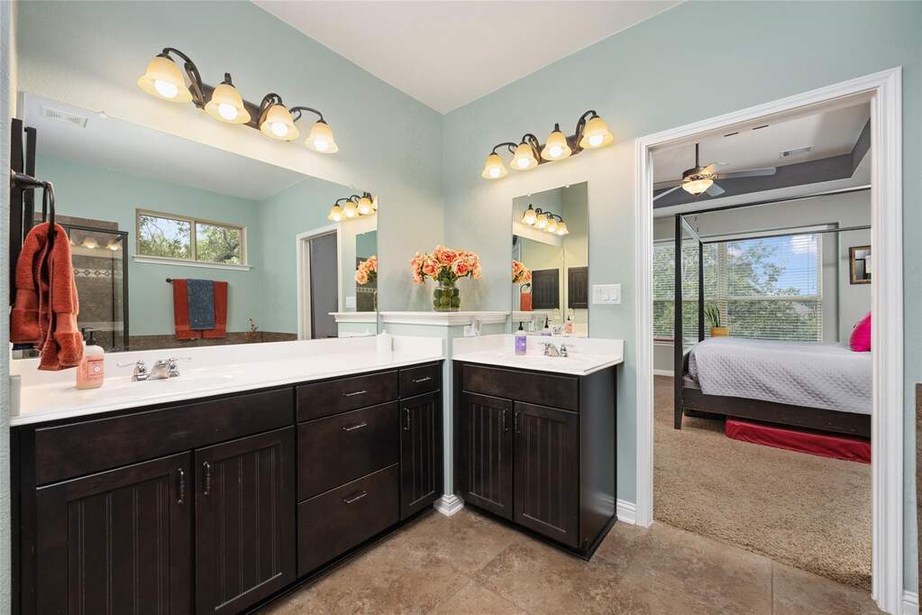 5 Bedroom Single Family Home/House's Image 16