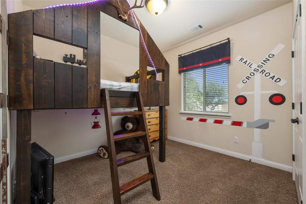 5 Bedroom Single Family Home/House's Image 17