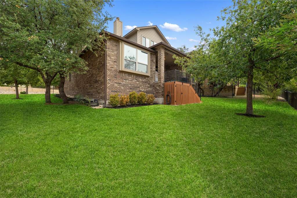 5 Bedroom Single Family Home/House's Image 28
