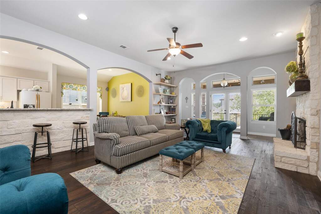 5 Bedroom Single Family Home/House's Image 3