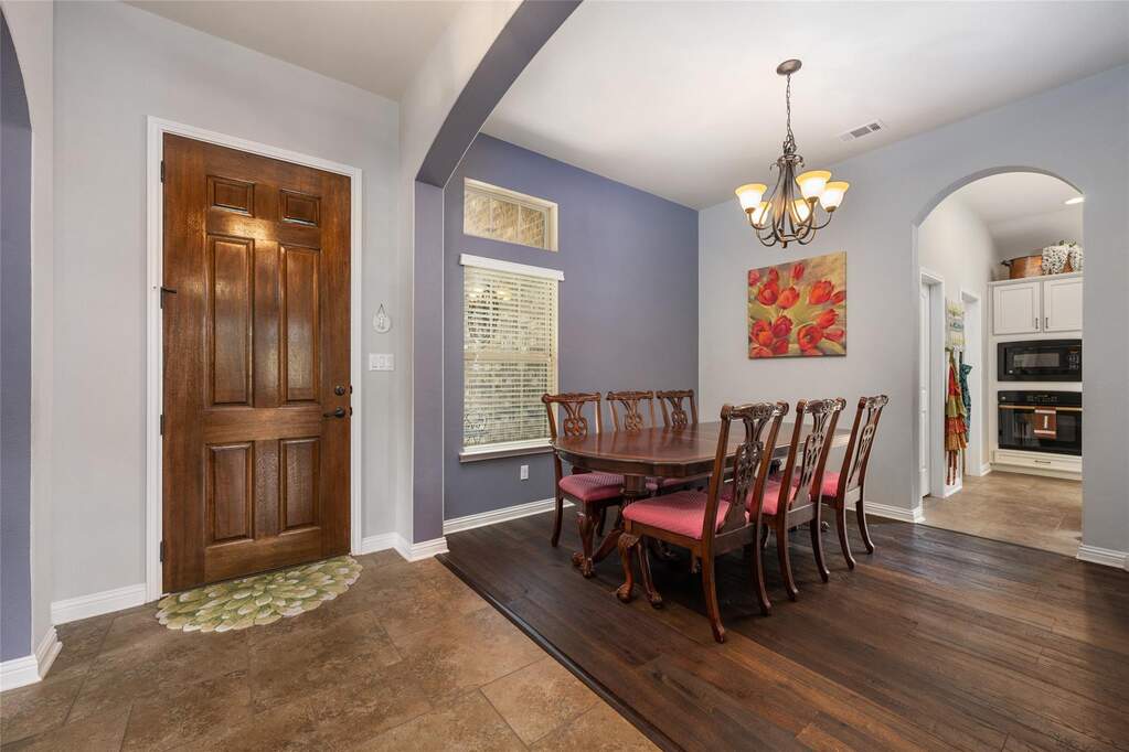 5 Bedroom Single Family Home/House's Image 4
