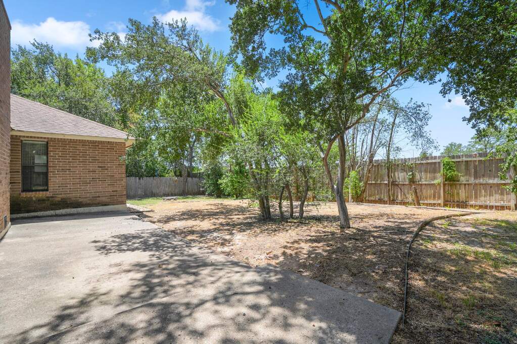 4 Bedroom Single Family Home/House's Image 18