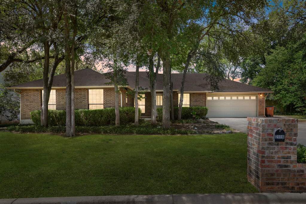 4 Bedroom Single Family Home/House's Image 28