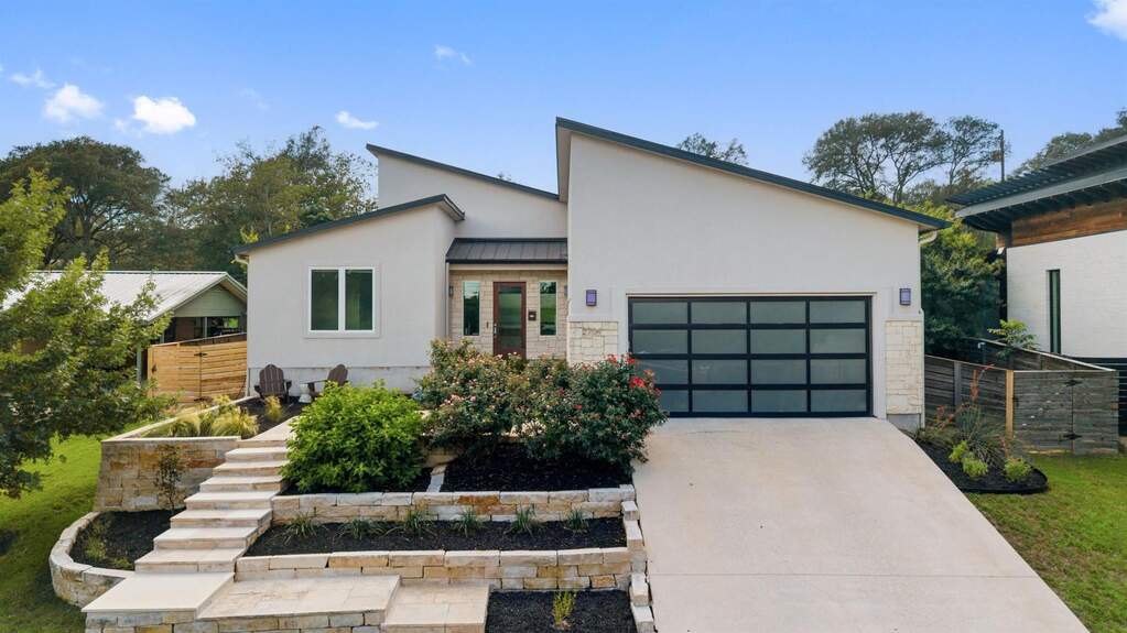 4 Bedroom Single Family Home/House's Image 7