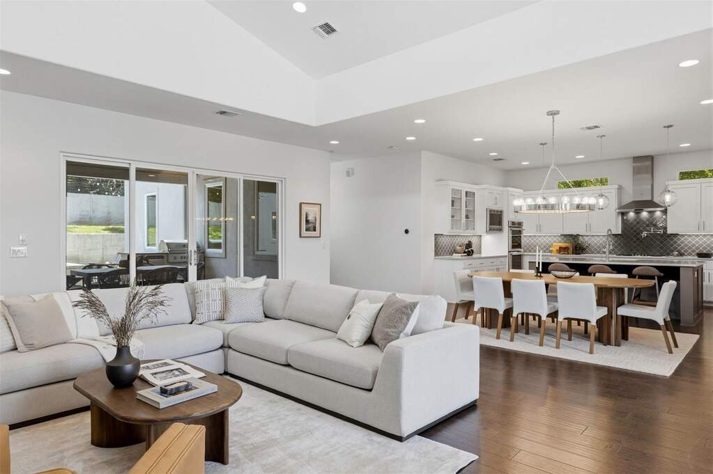 4 Bedroom Single Family Home/House's Image 8