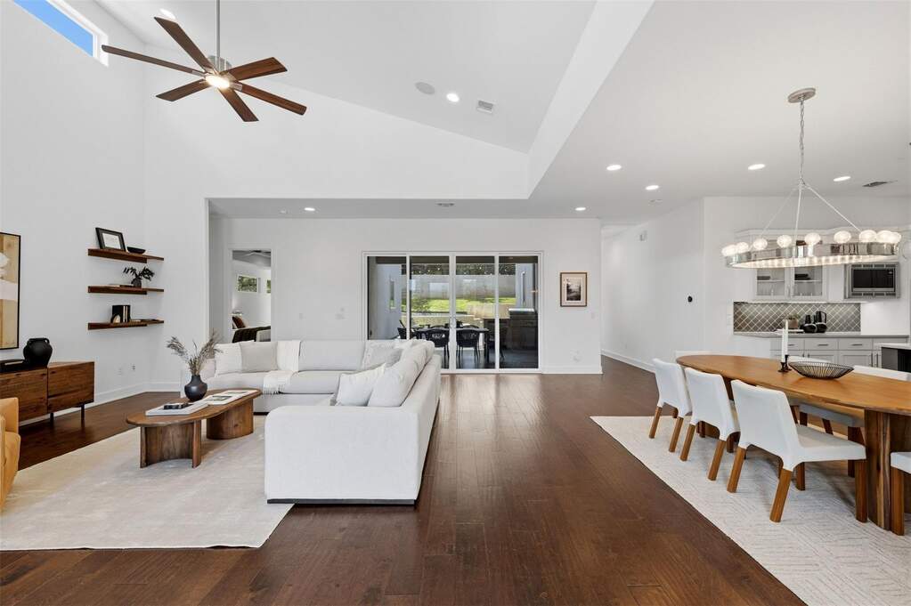 4 Bedroom Single Family Home/House's Image 12
