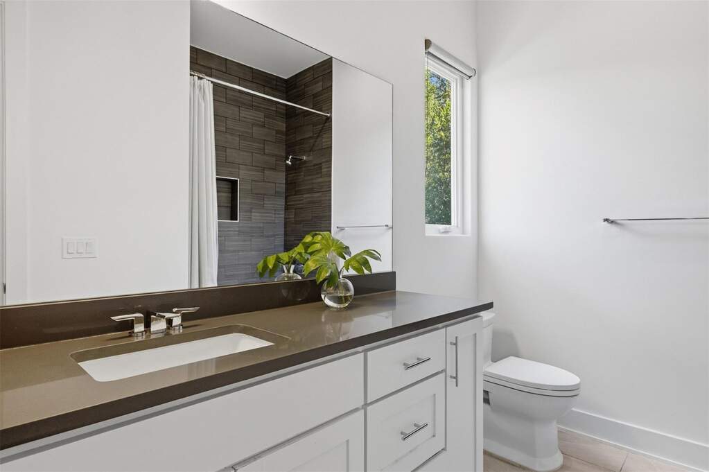 4 Bedroom Single Family Home/House's Image 29