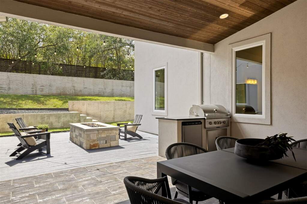 4 Bedroom Single Family Home/House's Image 4