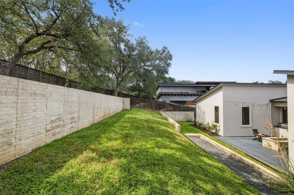 4 Bedroom Single Family Home/House's Image 5