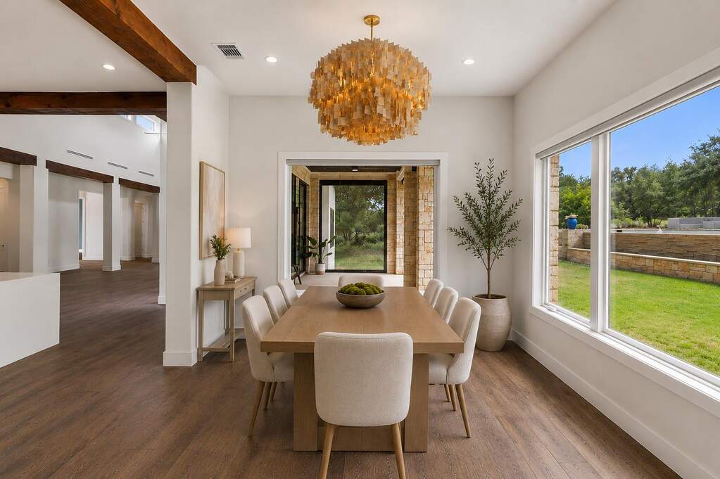 6 Bedroom Single Family Home/House's Image 13