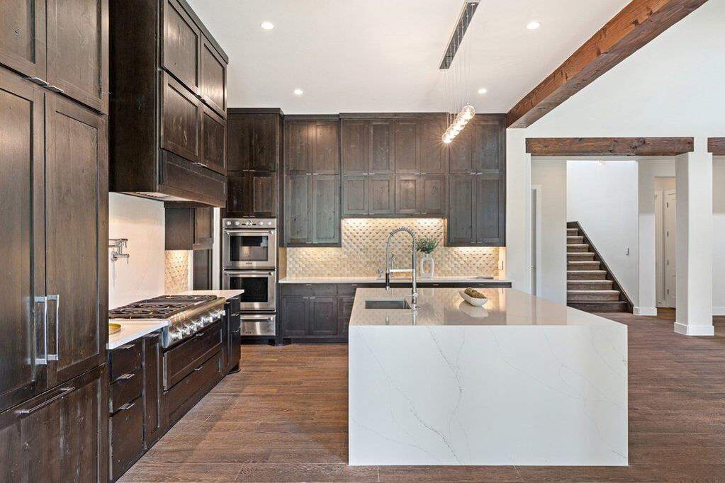 6 Bedroom Single Family Home/House's Image 17