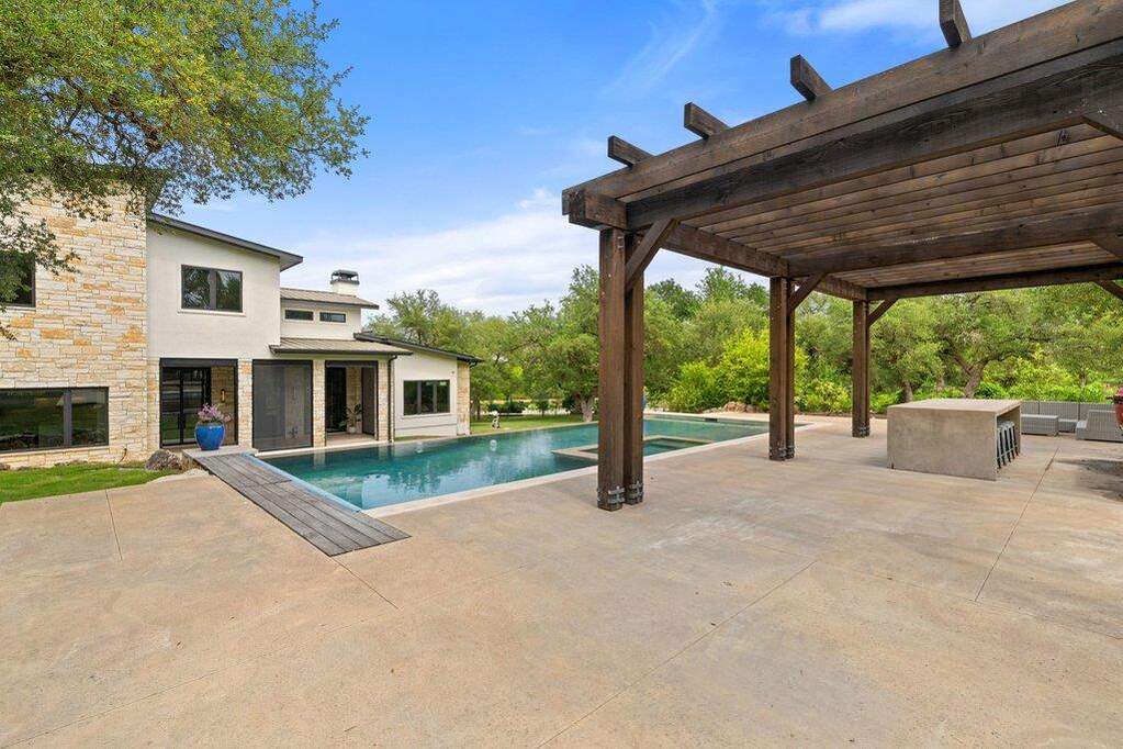 6 Bedroom Single Family Home/House's Image 22