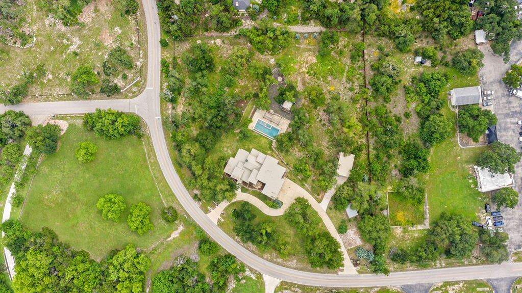 6 Bedroom Single Family Home/House's Image 32
