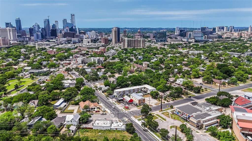 Bird's eye view of city skyline