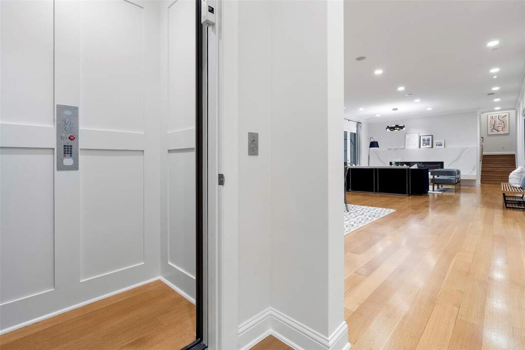 5 Bedroom Single Family Home/House's Image 17