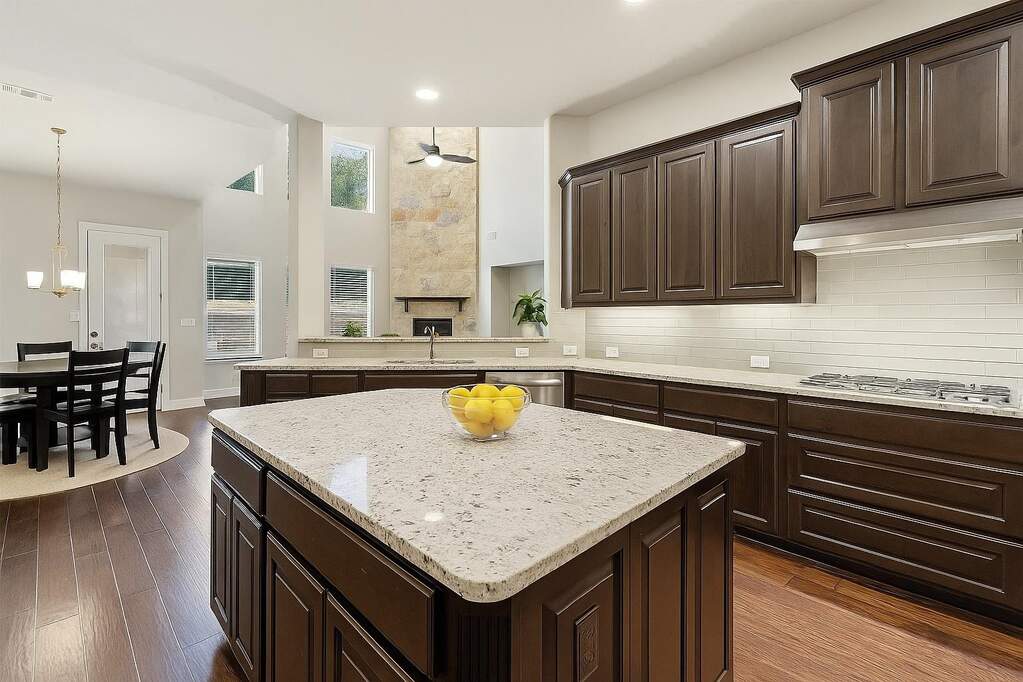 5 Bedroom Single Family Home/House's Image 9