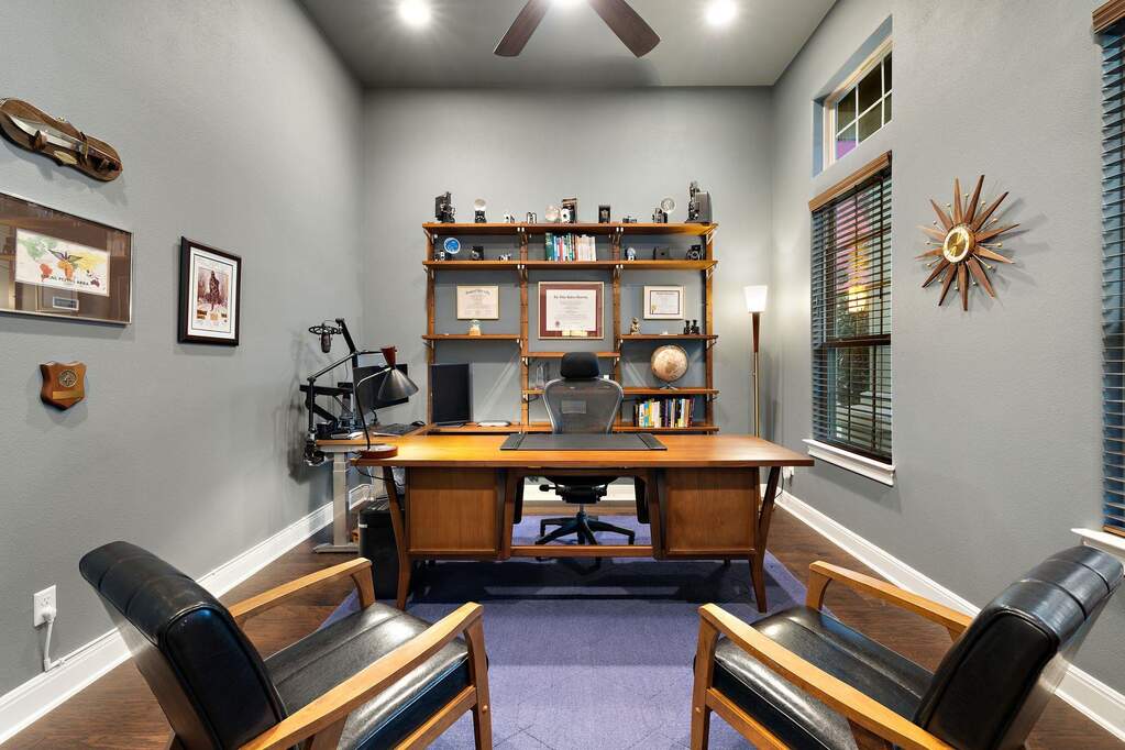 5 Bedroom Single Family Home/House's Image 3