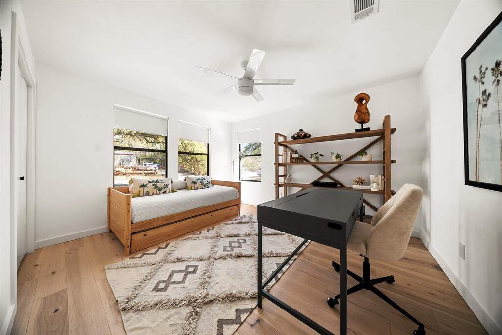 4 Bedroom Single Family Home/House's Image 7
