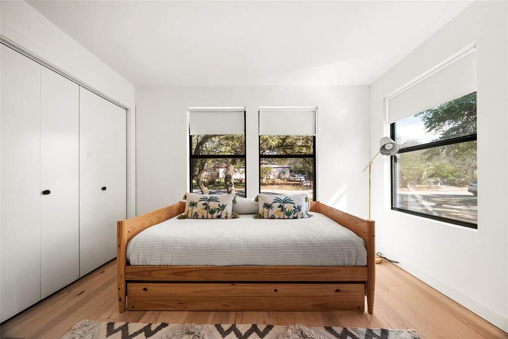 4 Bedroom Single Family Home/House's Image 9