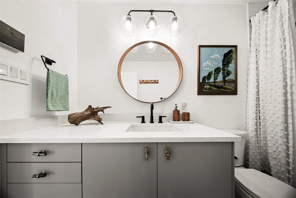 4 Bedroom Single Family Home/House's Image 12