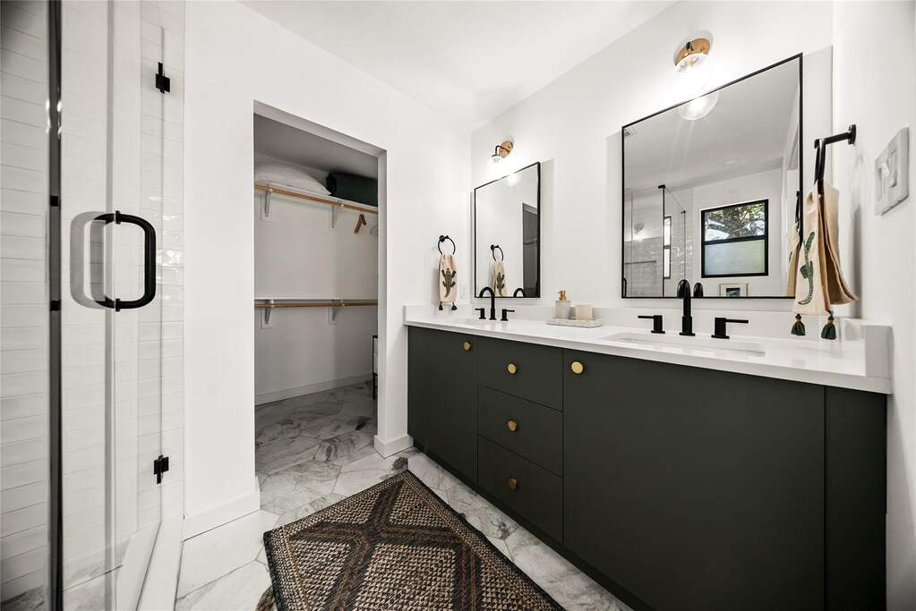 4 Bedroom Single Family Home/House's Image 16