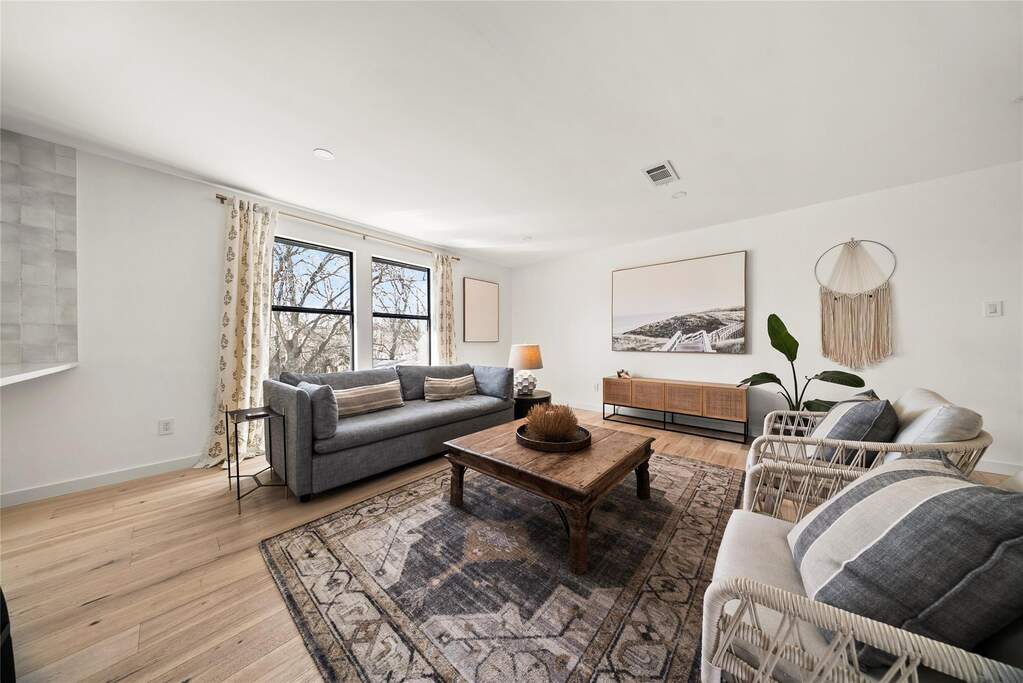 4 Bedroom Single Family Home/House's Image 25