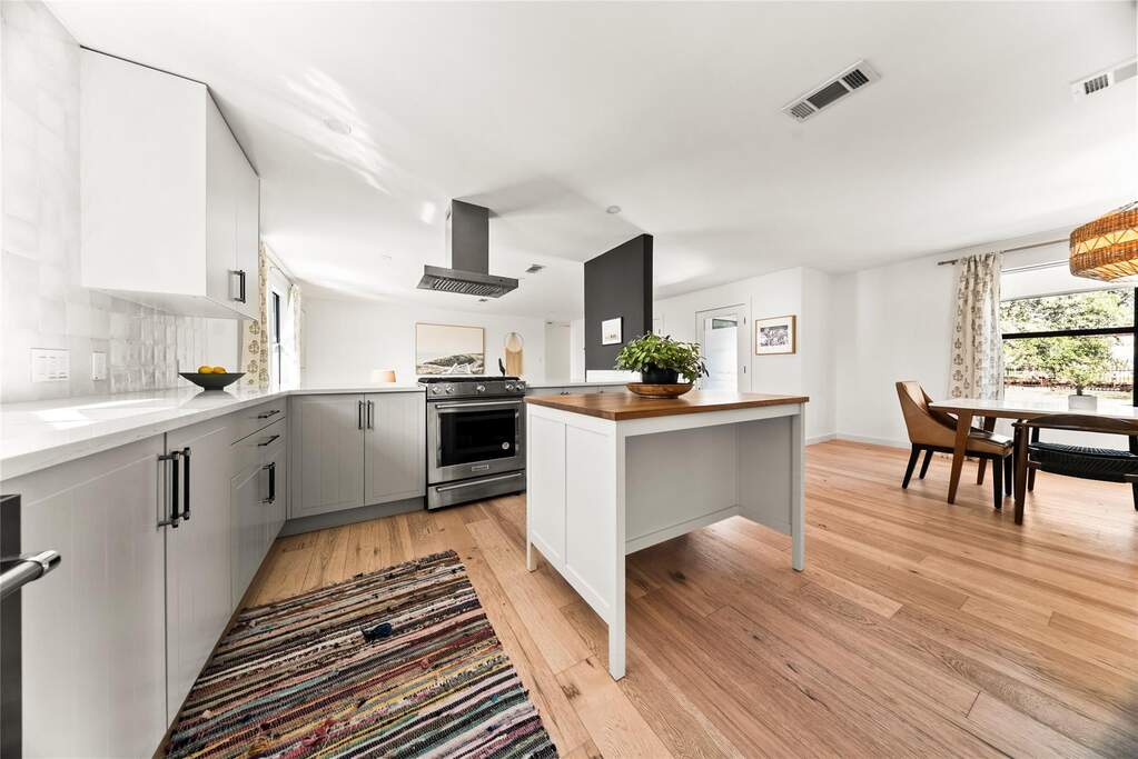 4 Bedroom Single Family Home/House's Image 29