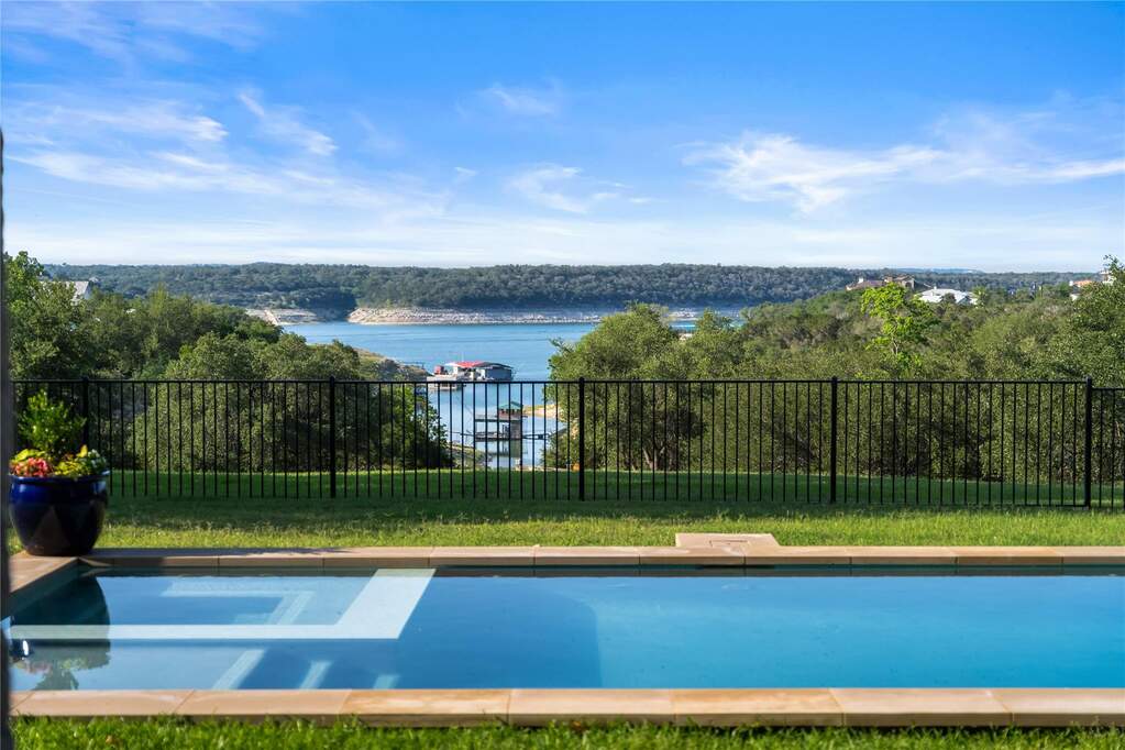 401 Brooks Hollow Rd offers the kind of everyday life people move west for, water mornings, Hill Country sunsets, and the ease of being close to what you need, without feeling like you live o