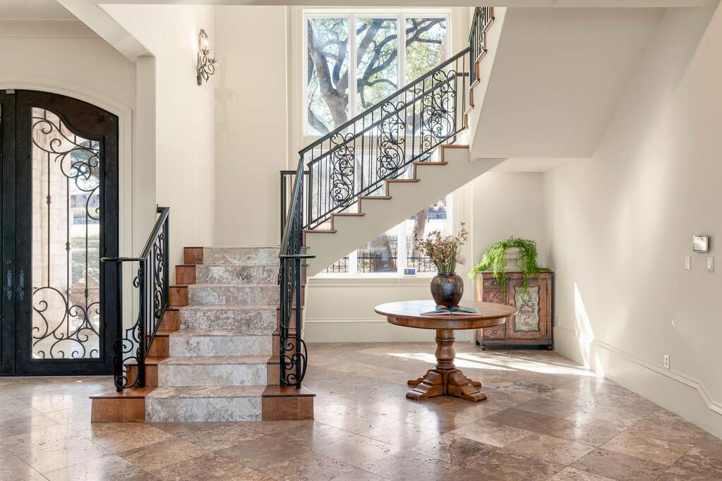 4 Bedroom Single Family Home/House's Image 3