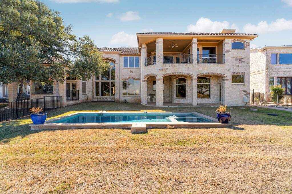 4 Bedroom Single Family Home/House's Image 6
