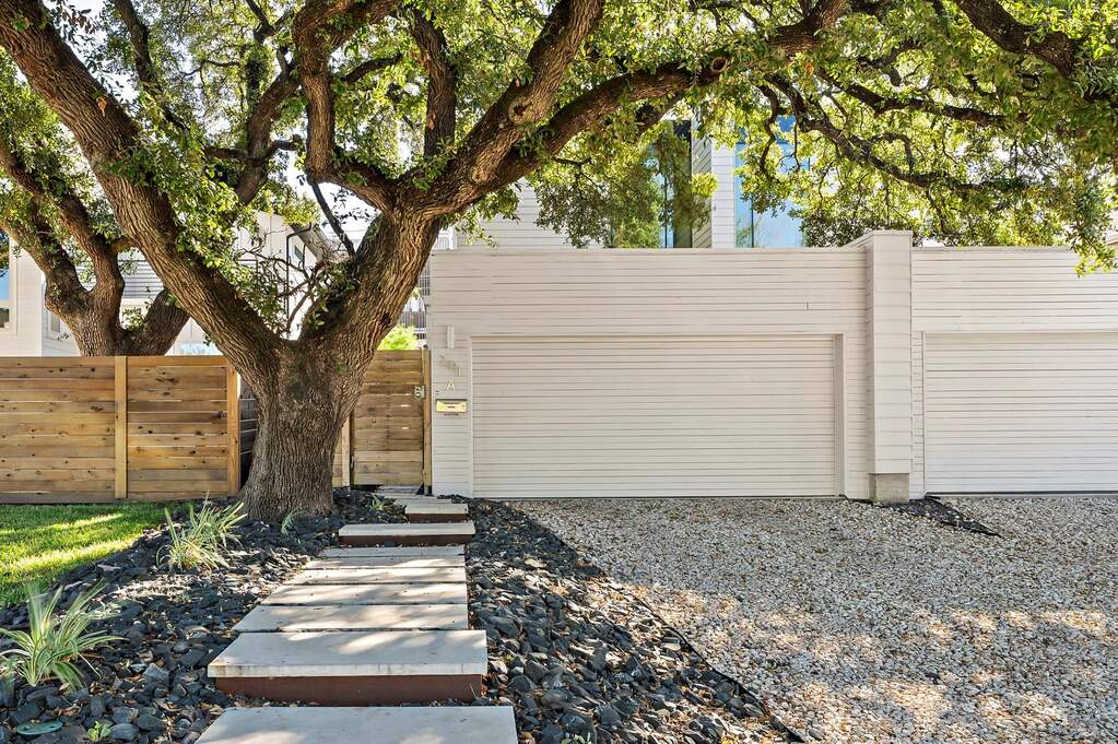 Private modern residence in the heart of South Austin’s coveted 78704