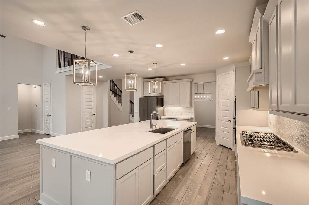 5 Bedroom Single Family Home/House's Image 5
