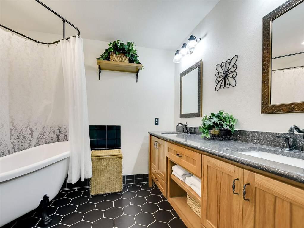 3 Bedroom Single Family Home/House's Image 31