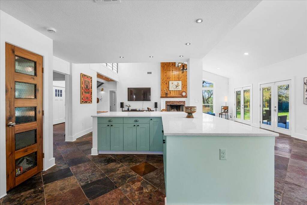 5 Bedroom Single Family Home/House's Image 6