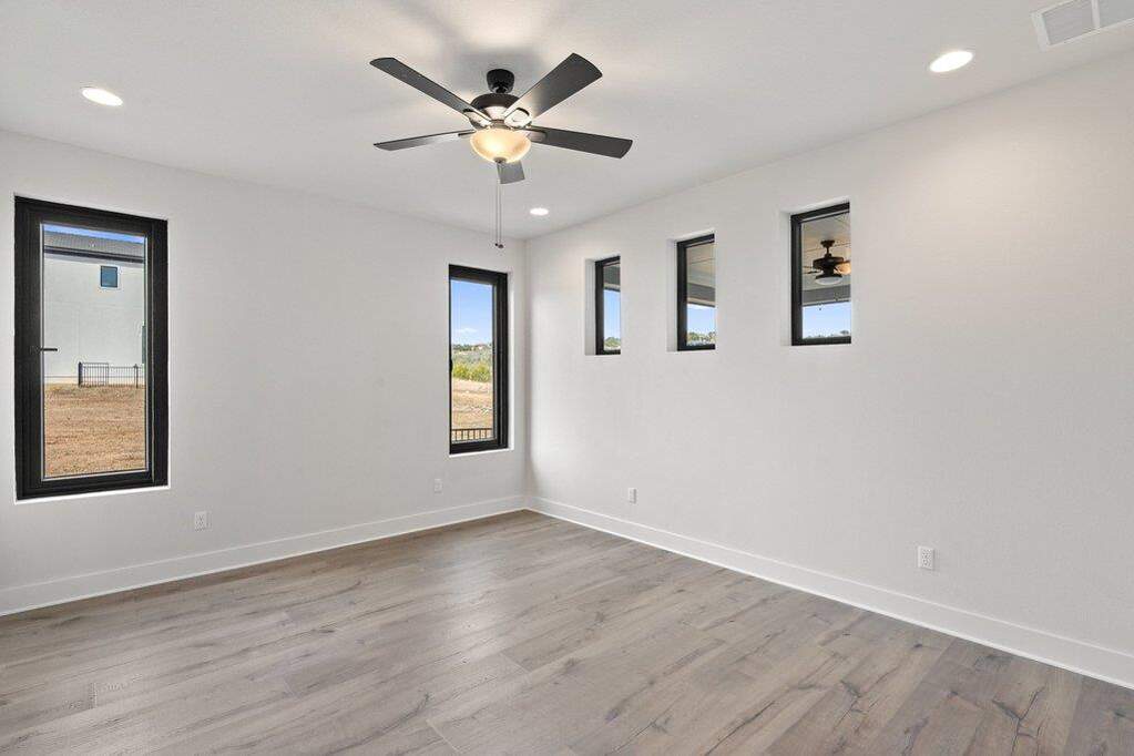 4 Bedroom Single Family Home/House's Image 8